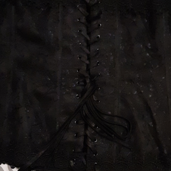 Intimate attitude corset - Picture 3 of 6